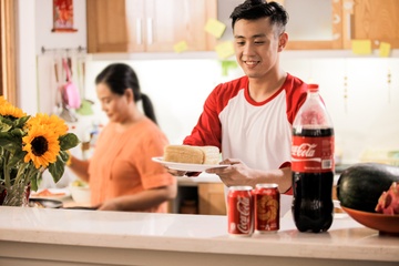 Bi quyet giup ban tre lam nen Tet gan ket hinh anh
