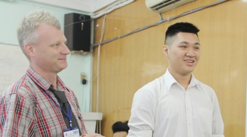 Sinh vien nganh du lich hoc tieng Anh theo phuong phap Tesol hinh anh