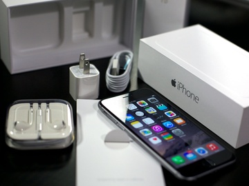 Thi truong smartphone soi dong dip cuoi nam nho uu dai lon hinh anh