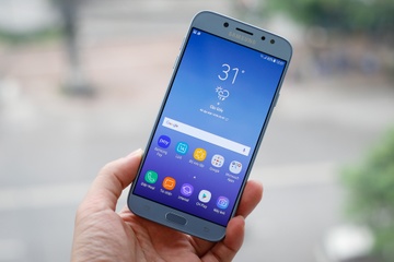 Can canh Galaxy J7 Pro xanh anh bac len ke ngay 7/7 hinh anh