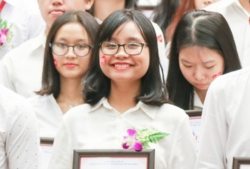 Co hoi nhan hoc bong khi xet tuyen tu 18 diem tai UEF hinh anh
