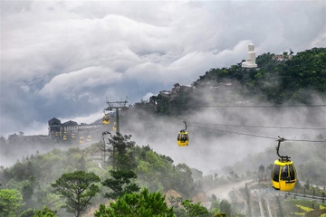 Kham pha le hoi Mua dong tren dinh Ba Na Hills hinh anh