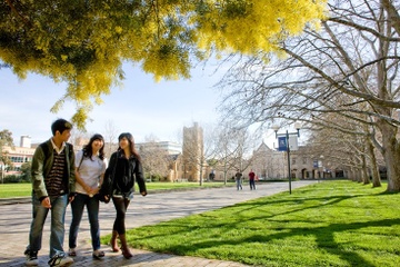 Ngay hoi ghi danh vao DH Melbourne va Trinity College hinh anh