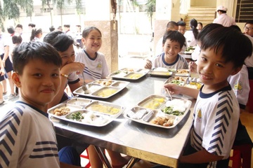 Ha Tinh trien khai du an bua an hoc duong hinh anh