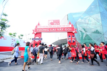 2.500 nguoi tham gia kham pha khuon vien dai hoc 25 trieu do hinh anh