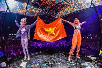 40.000 ban tre khuay dong pho di bo Nguyen Hue voi dem nhac EDM hinh anh