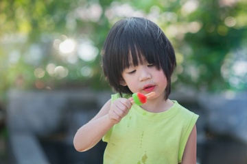Nguyen nhan va cach phong tranh benh tieu chay cho tre luc giao mua hinh anh