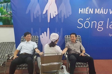 Eximbank to chuc ngay hoi hien mau vi cong dong hinh anh