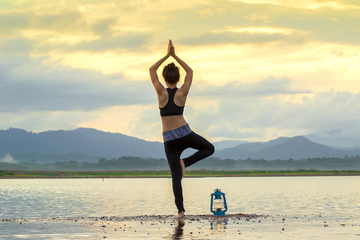 3 dong tac yoga don gian nen tap moi ngay de tang cuong suc khoe hinh anh