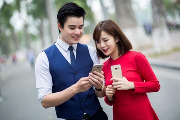 Khach hang MobiFone hao hung chuyen doi ve SIM 10 so hinh anh