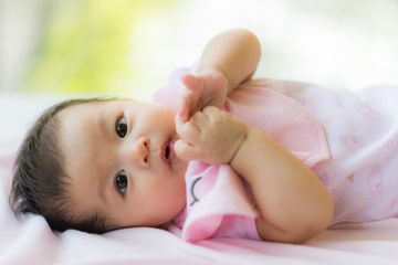 3 hieu lam pho bien khi cham soc da cho tre so sinh hinh anh