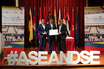 Sinh vien RMIT gianh giai ba cuoc thi du lieu ASEAN hinh anh