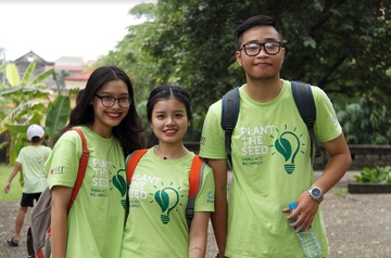 Sinh vien RMIT lam tui vai, ban cay xanh de phat trien ky nang hinh anh