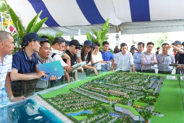 Hon 12.000 luot khach tham quan trien lam BDS Novaland Expo hinh anh