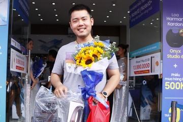 Hon 9.700 khach hang nhan Note10/10+ va qua tang gia tri tai FPT Shop hinh anh