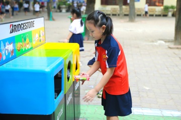 Hon 9.000 hoc sinh Ha Noi tap thoi quen phan loai rac tai nguon hinh anh