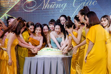 My pham Kay Beauty chi manh tay trong su kien ky niem 1 nam thanh lap hinh anh