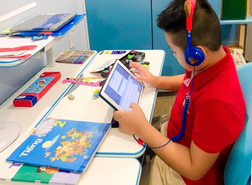 Royal School mien toan bo hoc phi day truc tuyen mua dich hinh anh