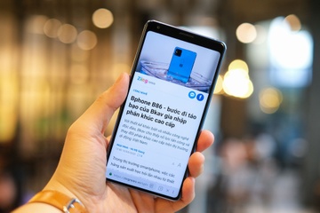 CEO Nguyen Tu Quang ly giai thiet ke 'khong phim bam' tren Bphone B86 hinh anh