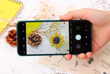 Bo doi smartphone Xiaomi pin khoe, thiet ke phu hop gioi tre hinh anh