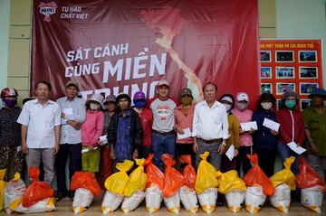Heineken Viet Nam ho tro nguoi dan mien Trung vuot qua kho khan hinh anh