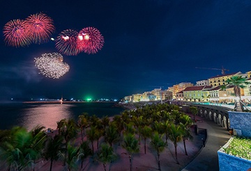 Phao hoa tren bau troi thanh pho dao dau tien cua Viet Nam hinh anh
