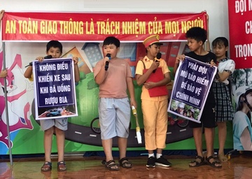 Toyota phat dong chuong trinh giao duc ATGT cho tre em hinh anh