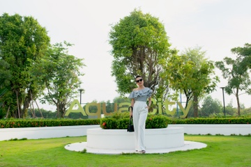 Nghe si Viet an tuong voi khong gian song tai dao Phuong Hoang hinh anh
