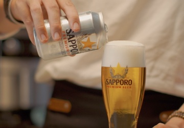 Dien mao moi tinh te, nang tam huong vi cua Sapporo Premium Beer hinh anh