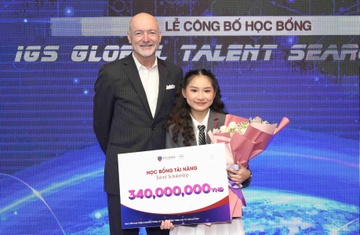 Ca si nhi Dong Hien Trang Anh nhan hoc bong tu Ivy Global School hinh anh