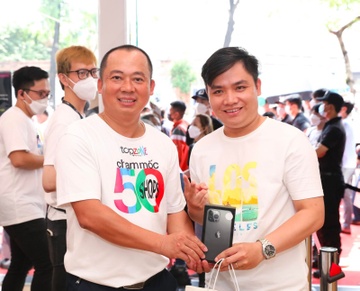 iFan doi nang xep hang 2 tieng cho ‘san’ iPhone 13 Pro Max hinh anh