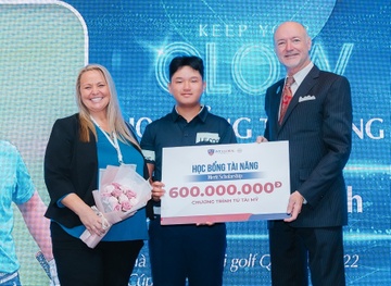 Ivy Global School trao hoc bong gan 1 ty cho 3 golfer tre tai nang hinh anh