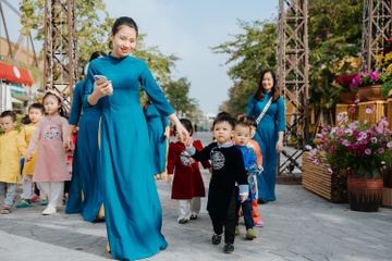 Nguoi dan Ha thanh xung xinh ao dai du xuan tai Home Hanoi Xuan 2023 hinh anh