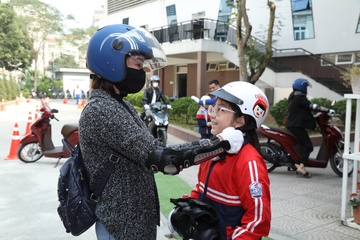 Honda tang mu bao hiem, dao tao ATGT cho phu huynh va hoc sinh hinh anh