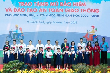 Honda trao hon 250.000 mu bao hiem cho hoc sinh lop 1 va 2 TP.HCM hinh anh