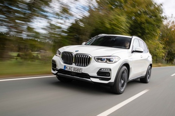 Khoi dong nam moi voi uu dai len den 50% phi truoc ba khi mua xe BMW hinh anh