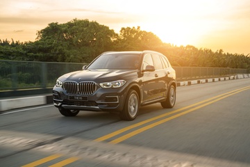 BMW uu dai lon cho khach mua xe dau nam hinh anh