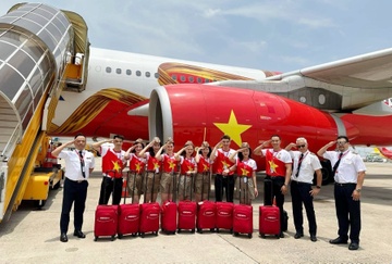 Nhung chuyen bay ruc ro co do sao vang dip le 30/4 - 1/5 hinh anh