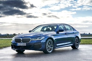 Co hoi so huu xe BMW voi uu dai kep hap dan trong thang 11 hinh anh