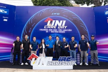 Hang dau nhot Eneos cham soc, bao duong xe may mien phi cho sinh vien hinh anh