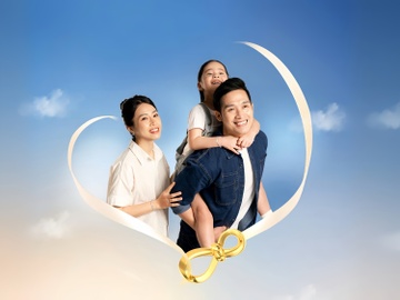 Thang gia dinh them am ap voi mon qua trang suc thay loi yeu thuong hinh anh