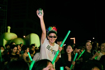Tieu diem he 2025 - chay het minh cung ‘Le hoi Mat troi’ cua Huda hinh anh