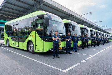 VinBus khai truong tuyen buyt dien noi noi thanh Ha Noi voi Dong Anh hinh anh
