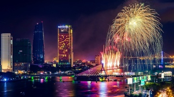 Trai nghiem 'mua he ruc ro' tai Da Nang voi chi phi toi uu hinh anh