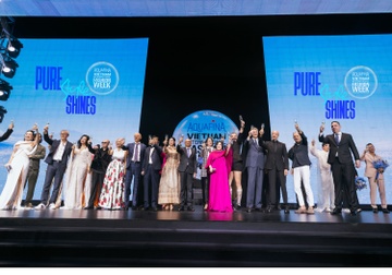 Dau an Aquafina Vietnam International Fashion Week SS 2025 hinh anh