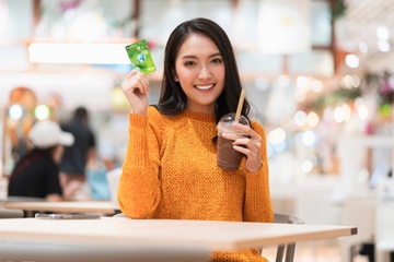 Thẻ Visa O2 cùng người trẻ tối giản ví tiền, làm chủ tài chính
