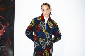 Kenzo bat tay Futura 2000, dua net ve graffiti New York len BST moi hinh anh