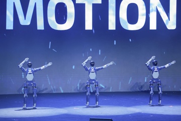 VinMotion gay tieng vang voi humanoid robot 100% Make in Vietnam hinh anh