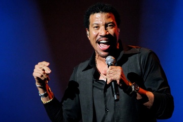 Danh ca Lionel Richie duoc Billboard ghi danh huyen thoai hinh anh