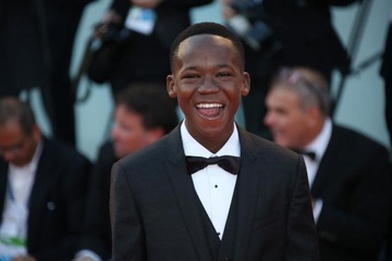 Tu cau be bo hoc di da bong thanh sao Hollywood hinh anh